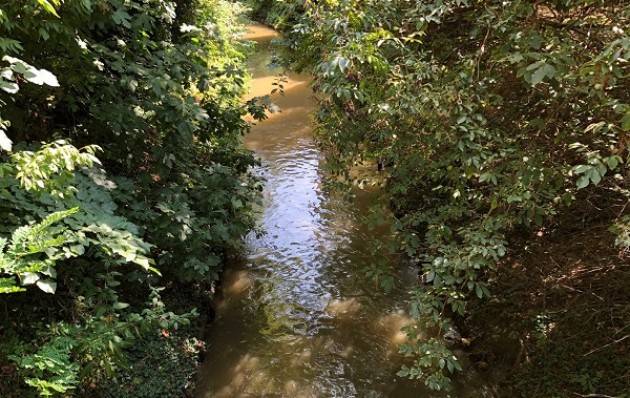 Padania Acque Cremona corsi d’acqua colorati di rosso, ma nessuna conseguenza per l’ambiente