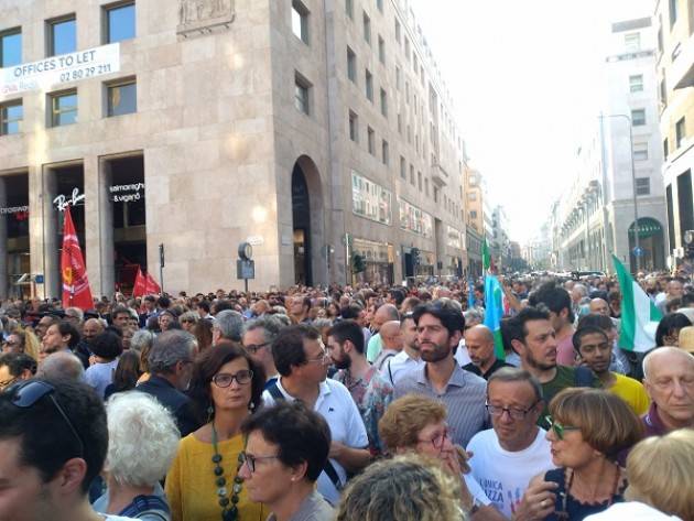  Liberi e Uguali Cremona al presidio  a Milano di protesta contro #Orban e #Salvini