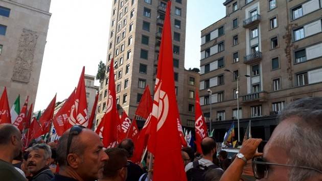 Anche la Cgil di Cremona al presidio di protesta a Milano contro #Orban e #Salvini
