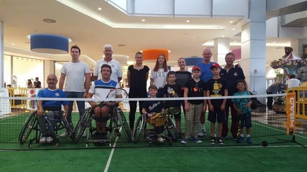 Tennis in carrozzina ESIBIZIONE AL CENTRO COMMERCIALE CREMONA PO