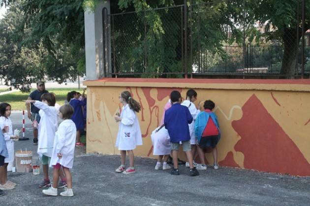 Cremona: ultimazione del murale della scuola del quartiere Boschetto