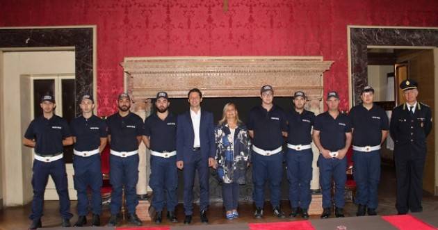 Cremona: gli auguri di buon lavoro del Sindaco ai nuovi agenti della Polizia Locale