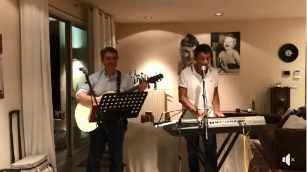 Galimberti e Del Bono canteranno oggi domenica 30 alle ore 16.30 in Largo Boccaccino a Cremona (Video)
