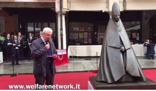Crema Aperta rassegna Imondidicarta . Scoperta statua del  cardinale seduto opera di Giacomo Manzù (Video)