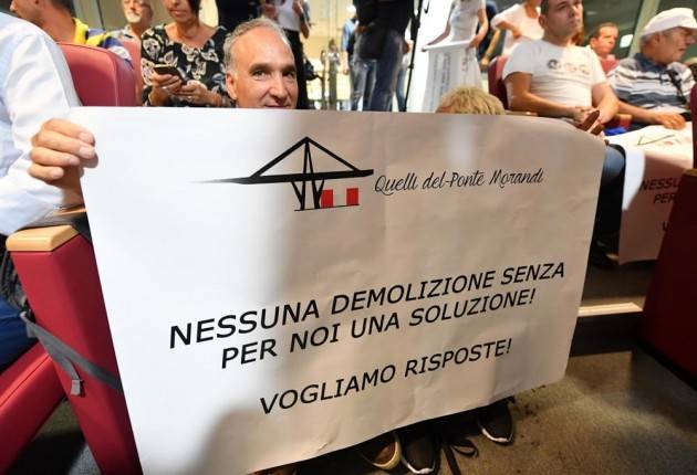 Da Genova  una bella notizia .Protesta di commercianti e sfollati contro  Toninelli Fischiato Toti di Gian Carlo Storti