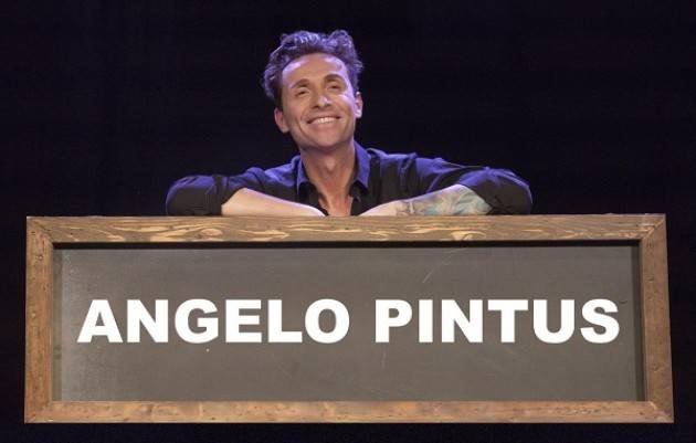 Angelo Pintus in 'Destinati all'estinzione' al Teatro Ponchielli di Cremona il 9 e 10 marzo