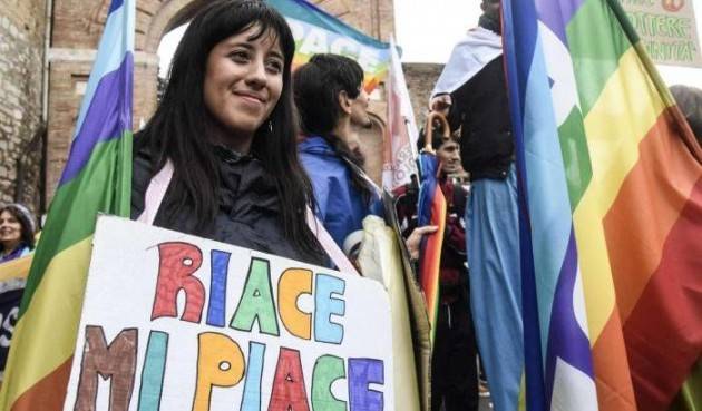 Pianeta Migrante. La politica dell’apartheid sul modello Riace.