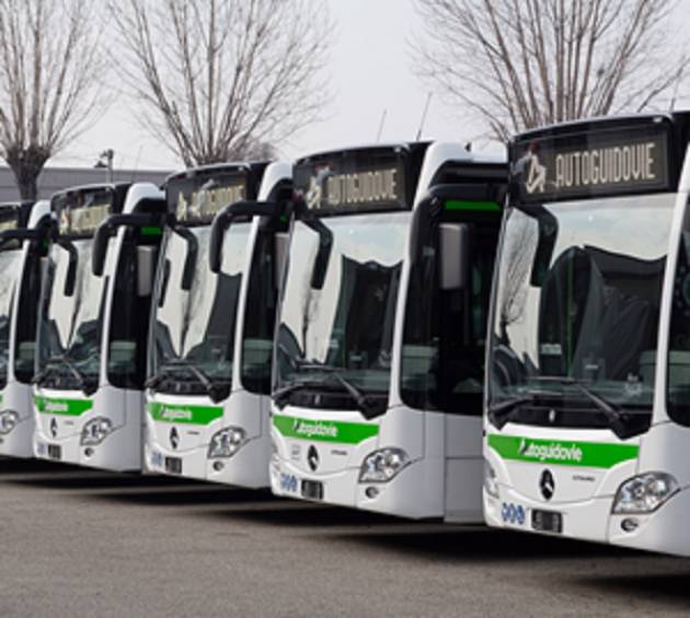 Crema: bus tra ritardi e rabbia dei pendolari costretti a viaggiare stipati