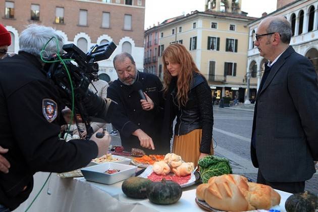 Cremona: la Festa del Salame in diretta su Unomattina