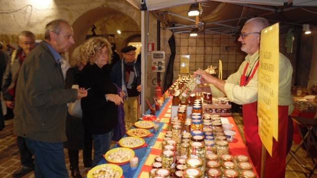 Domenica ( 28 ottobre) dei Fasulin con il tutto esaurito in riva all'Adda e tra le mura di Pizzighettone