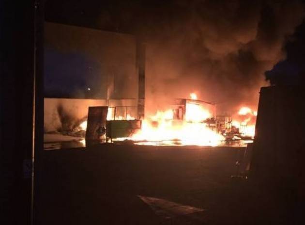 L’incendio della plastica nella piattaforma San Rocco Cremona ha creato sconcerto (Elia Sciacca)