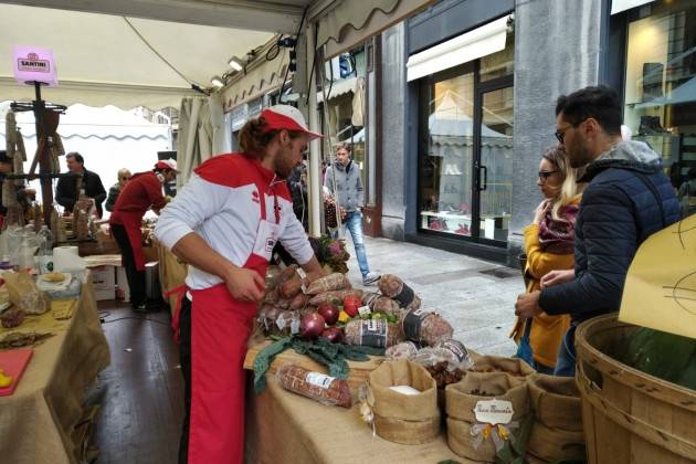 (Video) Stefano Pelliciardi  Festa del Salame 2018 a Cremona .Un successo nonostante il meteo