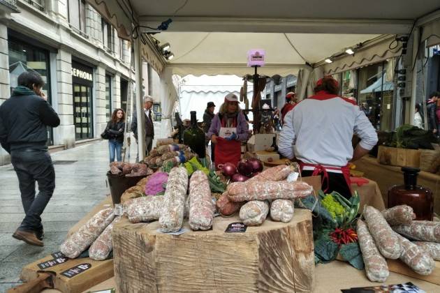 (Video) Stefano Pelliciardi  Festa del Salame 2018 a Cremona .Un successo nonostante il meteo