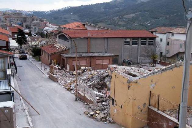 AccaddeOggi    #31ottobre 2002 Terremoto del Molise  con 28 vittime a seguito  crollo scuola di San Giuliano di Puglia