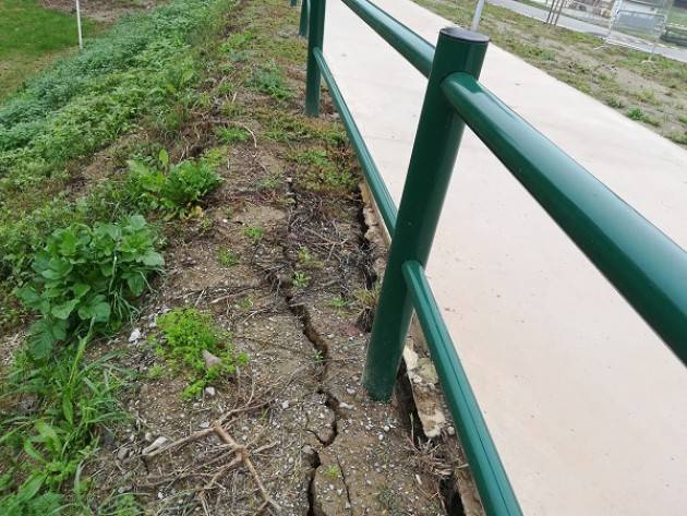 Prematuro degrado della ciclabile di Via del sale. La denuncia , con foto, di Alessandro Fanti (Lega)  -video