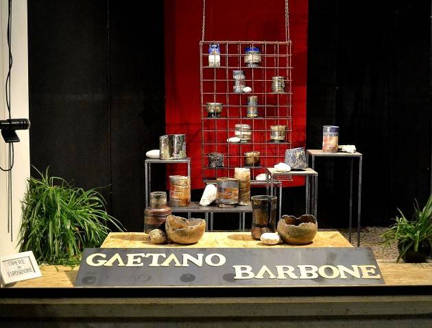 Gaetano Barbone e le ceramiche Raku esposte ad Arte in Vetrina a Piadena