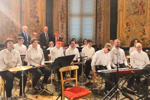 Sergio Mattarella abbraccia l’Orchestra MagicaMusica di Castelleone