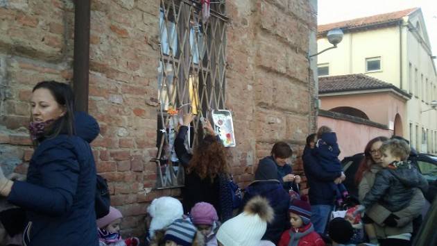 Cremona: pomeriggio di festa al Quartiere 5, posizionati gli addobbi natalizi