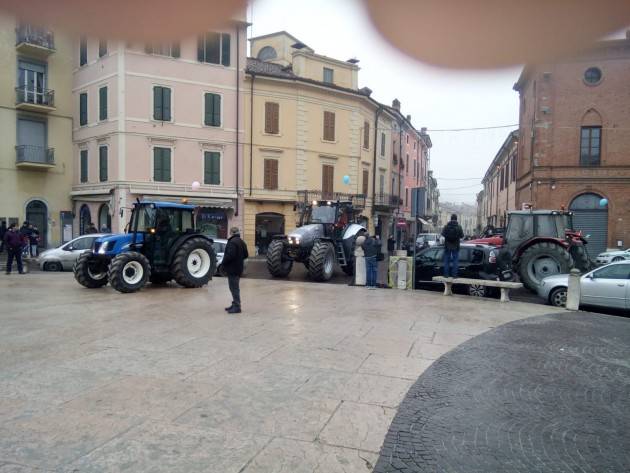 Casalmaggiore  Molti cittadini in piazza in difesa dei servizi del casalasco , ponte. Ospedale, ferrovia