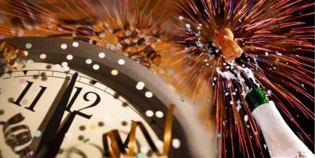 Federconsumatori Cenone 2018: il costo del menù aumenta del +0,6% per la Vigilia di Natale e del +2,1% per Capodanno.