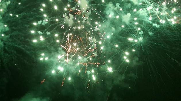 Bagno di folla ad Alassio per i tradizionali fuochi d'artificio del primo dell'anno di Christian Flammia 