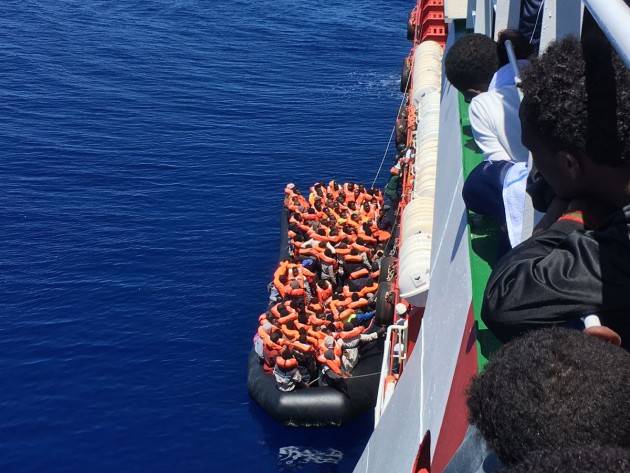 Pianeta Migranti. Campagna anti-Ong senza precedenti