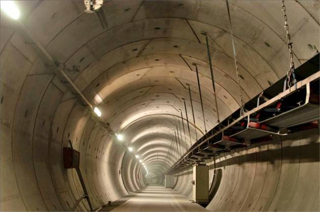 ADUC L’irriverente esplora i tunnel dei politici
