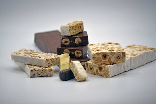 A FICO Eataly World il primo 'Salone del Torrone': il dolce friabile e morbido che racconta l'Italia