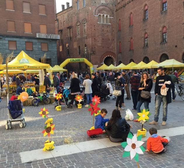 Cremona Una ‘foto al bacio’ al Mercato di Campagna Amica di domenica 10 febbraio