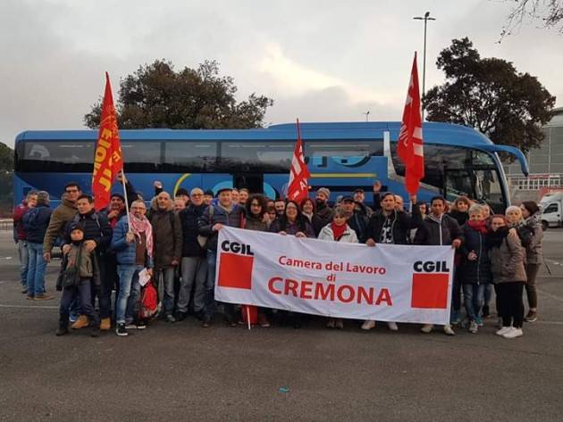 (Video) Con Cgil-Cisl-Uil in 300 a Roma da Cremona alla manifestazione #FuturoAlLavoro