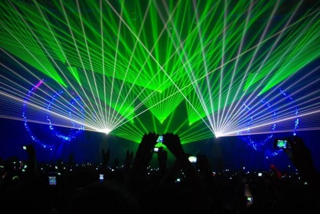 Luci laser ed effetti speciali per Su e giù per il Corso