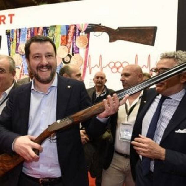 Legittima difesa, la propaganda si appropria di un testimonial discutibile