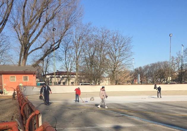 Cremona, genitori e atleti della RedBlack hanno pulito la pista piana di pattinaggio