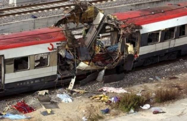 AccaddeOggi  11 marzo 2004 – Spagna: Una serie di attentati a treni sconvolge Madrid : 191 morti e 1.500 feriti