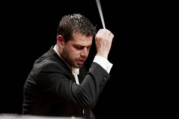 La Verdi diretta da Jader Bignamini al Teatro Ponchielli giovedì 14 marzo