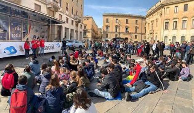 Lecce Presentato in piazza il neonato ‘Modello Mabasta Bullismo’ adottabile da ogni scuola d’Italia