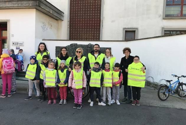 Il primo giorno di primavera Tutti a scuola a piedi o in bicicletta