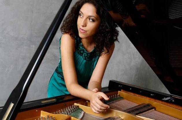 Beatrice Rana e l'Amsterdam Sinfonietta al Teatro Ponchielli martedì 2 aprile