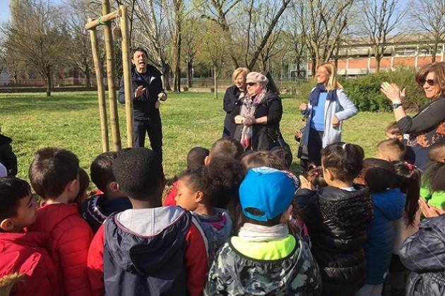 Alla Scuola d'Infanzia Lacchini messe a dimora le prime dieci essenze