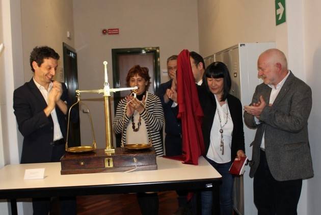 Antiche bilance da farmacia: a Palazzo Fodri un piccolo grande tesoro