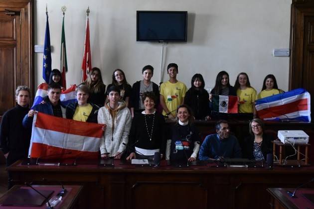 A SCUOLA NEL MONDO: 12 STUDENTI DI PIACENZA AI NASTRI DI PARTENZA