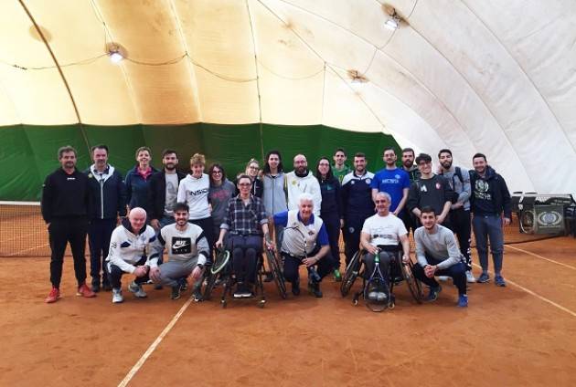 Tennis in carrozzina: la squadra della Baldesio incontra gli studenti dell'Università di Pavia