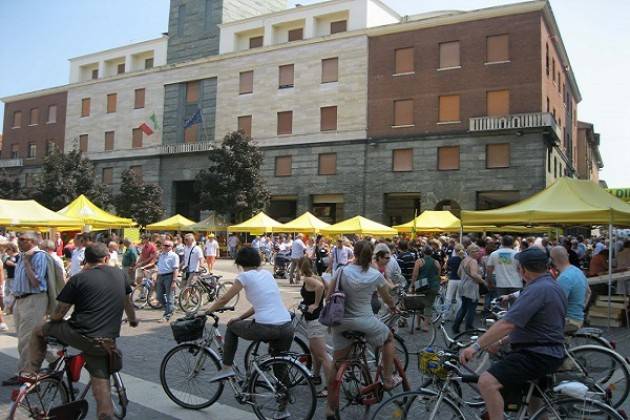 Campagna amica: i cibi del buonumore domenica 7 aprile in piazza Stradivari