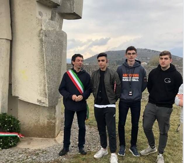 Gianluca Galimberti  con gli studenti  al Viaggio della Memoria2019  Podhum, Croazia e Basovizza