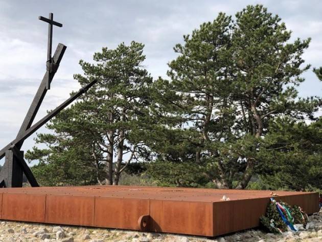 Gianluca Galimberti  con gli studenti  al Viaggio della Memoria2019  Podhum, Croazia e Basovizza