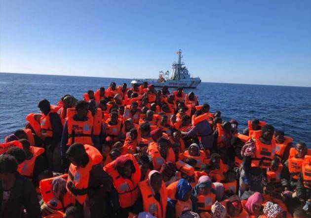 Pianeta migranti. Stiamo tutti naufrangando.