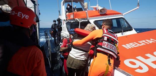 Pianeta Migranti. Digiuno di solidarietà davanti a Montecitorio.