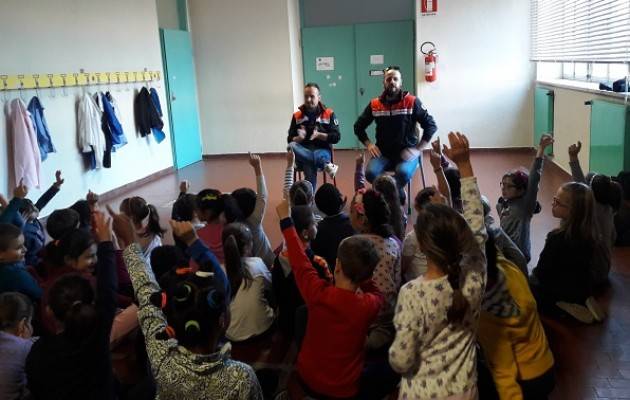 Cremona Sportivi e giovani musicisti con i bambini sulle linee del piedibus