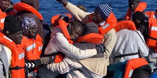 Pianeta Migranti. Il patto antisovranista dei sindaci mediterranei. (video)