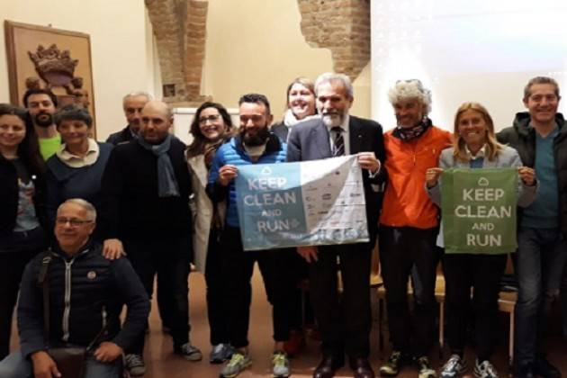 Tappa a Cremona degli aderenti alla corsa Keep Clean and Run+